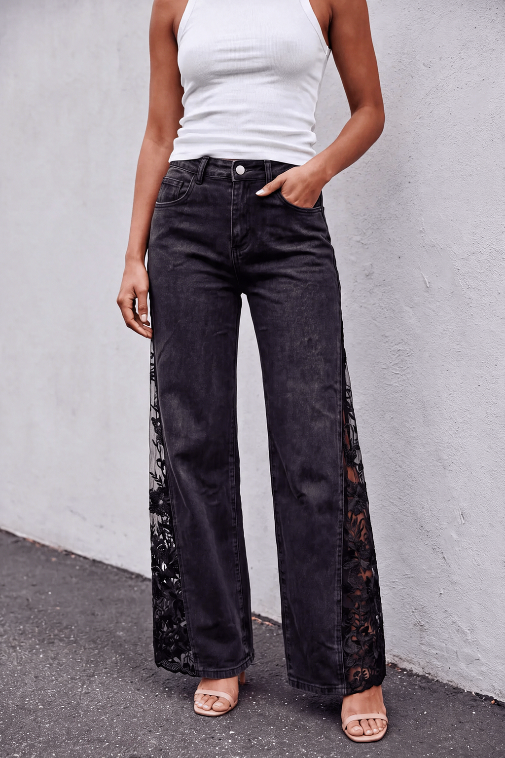 Midnight Bloom Floral Lace Jeans mit handgefertigten Spitzendetails