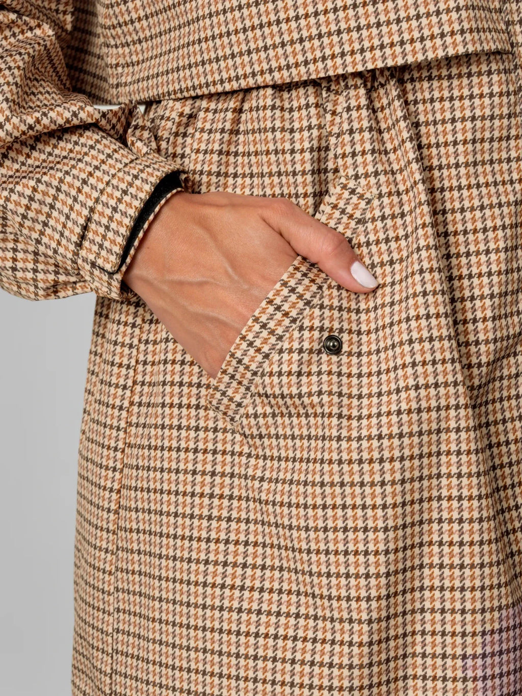 STM-TEX™ Beige Houndstooth Elevated Long Breathable Raincoat