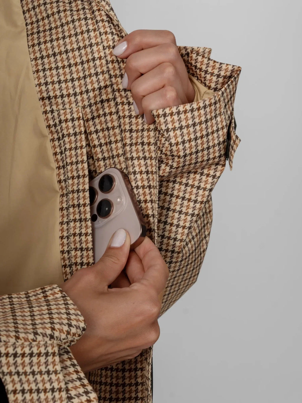STM-TEX™ One Size Beige Houndstooth Short Oversized Rain Jacket