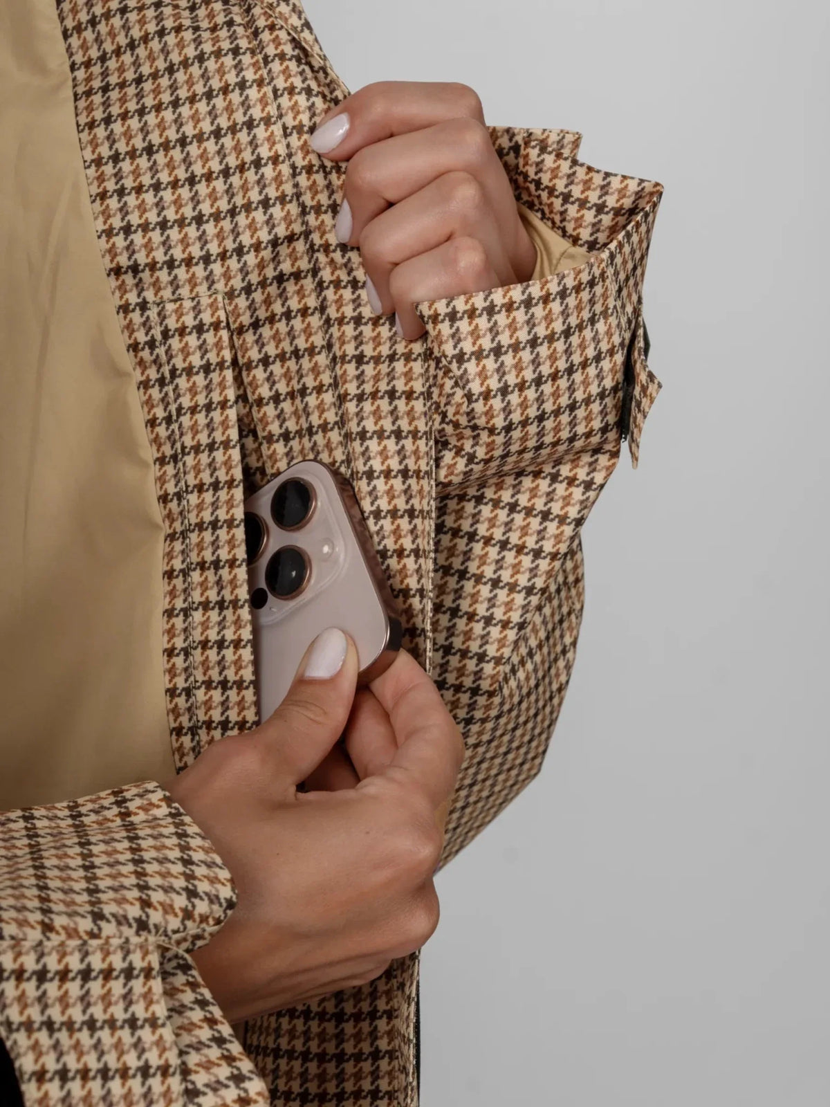 STM-TEX™ One Size Beige Houndstooth Short Oversized Rain Jacket